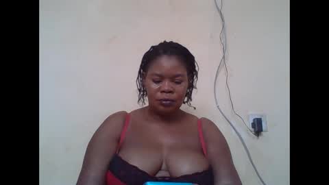 Snapshot of sexydove2 chatting on October 14, 2025, 6:58 am EMILY online show from October 14, 2025, 6:58 am