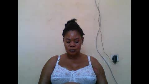 Snapshot of sexydove2 chatting on October 26, 2025, 6:52 am EMILY online show from October 26, 2025, 6:52 am