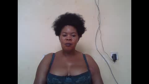 Snapshot of sexydove2 chatting on October 27, 2025, 7:01 am EMILY online show from October 27, 2025, 7:01 am