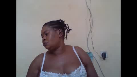 Snapshot of sexydove2 chatting on October 31, 2025, 7:42 am EMILY online show from October 31, 2025, 7:42 am