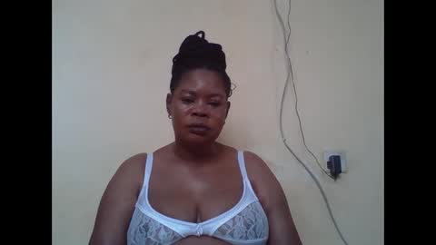 Snapshot of sexydove2 chatting on January 19, 2026, 7:01 am EMILY online show from January 19, 2026, 7:01 am