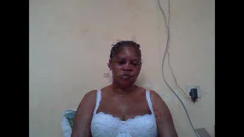 Snapshot of sexydove2 chatting on February 22, 2026, 6:35 am EMILY online show from February 22, 2026, 6:35 am