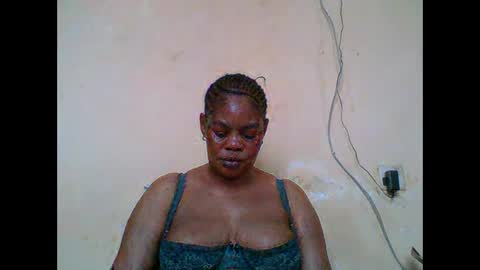 Snapshot of sexydove2 chatting on February 23, 2026, 6:44 am EMILY online show from February 23, 2026, 6:44 am