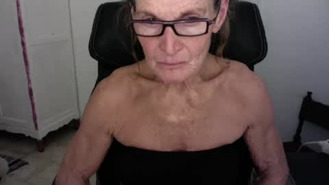 Snapshot of sexyfit58 chatting on December 19, 2024, 12:34 am SexyFit58 online show from December 19, 2024, 12:34 am