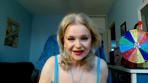 Snapshot of sexyjennyeu chatting on December 4, 2024, 11:41 am Jenny online show from December 4, 2024, 11:41 am