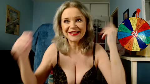 Snapshot of sexyjennyeu chatting on December 7, 2024, 9:00 pm Jenny online show from December 7, 2024, 9:00 pm