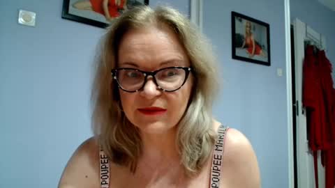 Snapshot of sexyjennyeu chatting on March 4, 2025, 8:27 pm Jenny online show from March 4, 2025, 8:27 pm
