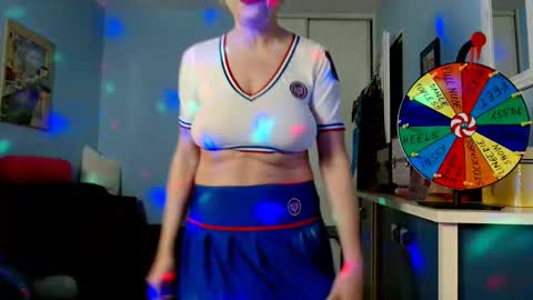 Snapshot of sexyjennyeu chatting on September 10, 2025, 7:58 pm Jenny online show from September 10, 2025, 7:58 pm