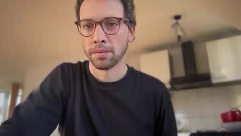 Snapshot of sexyleo8282 chatting on November 19, 2025, 9:31 am sexyleo8282 online show from November 19, 2025, 9:31 am