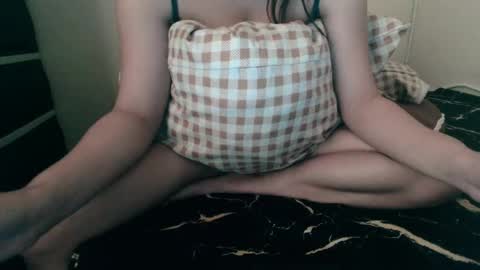 Snapshot of sexylove212002 chatting on December 5, 2024, 11:07 pm Lily online show from December 5, 2024, 11:07 pm