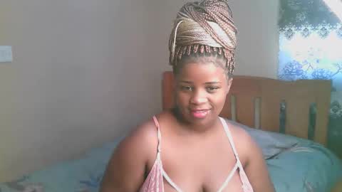 sexylucy33 online show from February 19, 2026, 2:13 pm