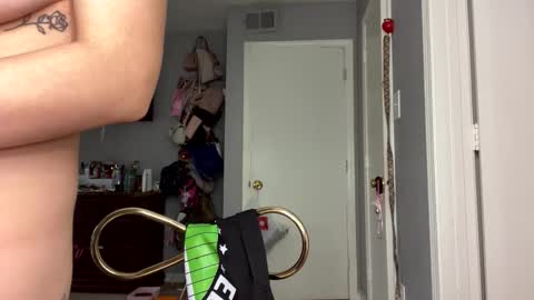 sexymamita22 online show from April 14, 2026, 6:36 pm