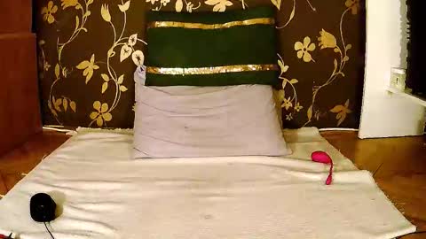 Snapshot of sexymayagold chatting on December 5, 2025, 2:09 am Squirty Maya Gold online show from December 5, 2025, 2:09 am