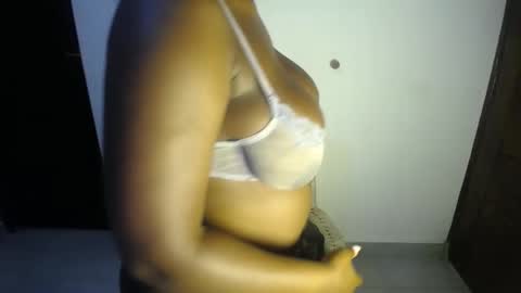 Snapshot of sexymelaninn chatting on March 5, 2025, 6:54 am Sexy Melanin online show from March 5, 2025, 6:54 am