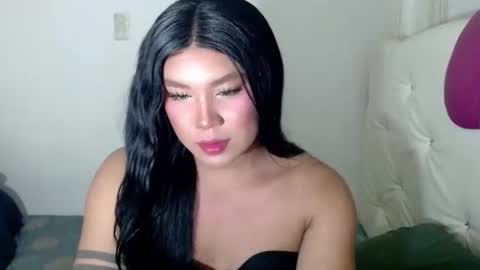 Snapshot of sexymika_xoxo chatting on December 4, 2025, 6:44 am Mika online show from December 4, 2025, 6:44 am