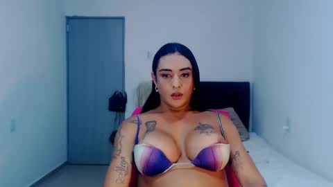 Snapshot of sexynatalia25 chatting on March 9, 2025, 1:04 am Natalia Duran online show from March 9, 2025, 1:04 am