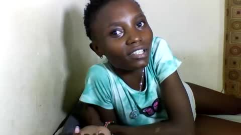 VIVIAN online show from March 3, 2025, 7:06 pm