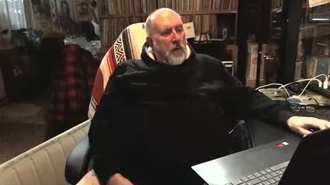 Grizz Lee Bear online show from February 14, 2025, 5:14 pm