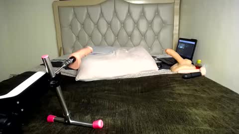 Snapshot of sexypum3 chatting on February 15, 2025, 10:00 am naughty slut online show from February 15, 2025, 10:00 am