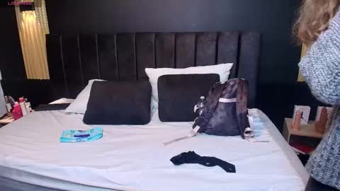 Snapshot of sexyrachel_ chatting on October 1, 2025, 12:00 pm R A C H E L online show from October 1, 2025, 12:00 pm