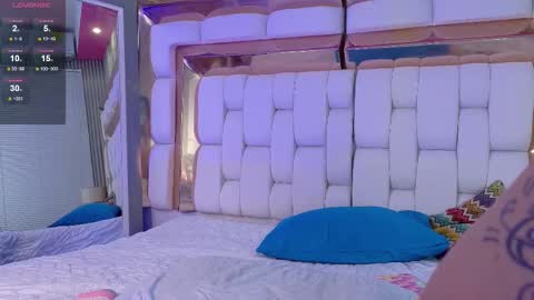 Snapshot of sexysister_ chatting on September 15, 2025, 12:27 pm Kendall online show from September 15, 2025, 12:27 pm