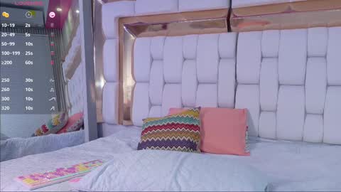 Snapshot of sexysister_ chatting on September 19, 2025, 12:39 pm Kendall online show from September 19, 2025, 12:39 pm