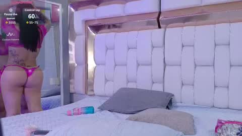 Snapshot of sexysister_ chatting on September 30, 2025, 12:21 pm Kendall online show from September 30, 2025, 12:21 pm