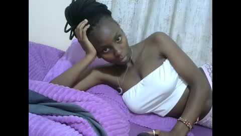 Snapshot of sexytinyy chatting on February 6, 2026, 10:35 pm maria online show from February 6, 2026, 10:35 pm