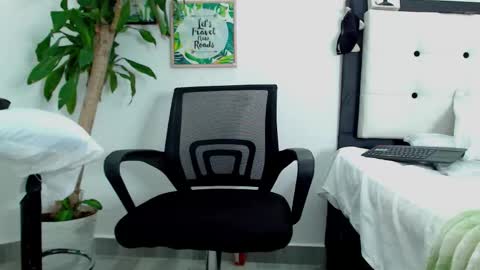 Snapshot of sexytommy_ chatting on February 12, 2026, 6:25 pm sexytommy_ online show from February 12, 2026, 6:25 pm