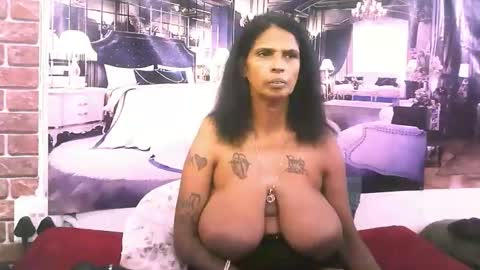 sexyva4u2luv online show from November 28, 2025, 8:00 pm