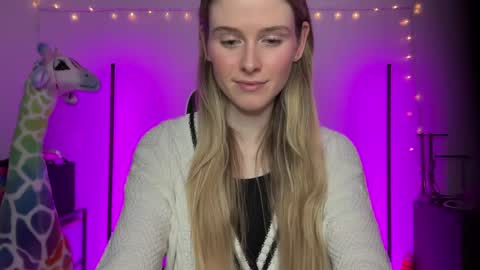 Snapshot of shadebabe chatting on January 20, 2025, 2:22 am shadebabe online show from January 20, 2025, 2:22 am