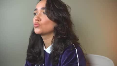 Lily  online show from December 17, 2025, 10:21 am