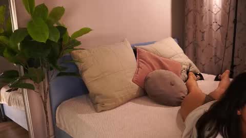 Lily  online show from December 20, 2025, 4:36 pm