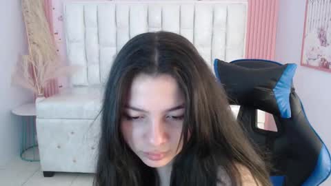 Shalon  online show from November 11, 2025, 1:22 pm