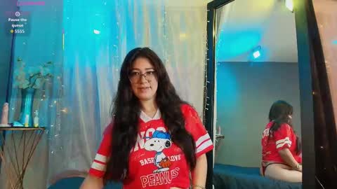 shalyn_lux online show from November 11, 2025, 11:21 am