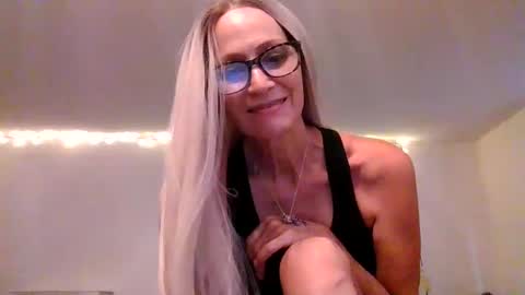 Snapshot of shamanwoman chatting on October 6, 2025, 4:26 pm Shaman Woman online show from October 6, 2025, 4:26 pm