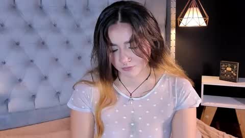 Shanntal  online show from November 22, 2025, 2:27 pm