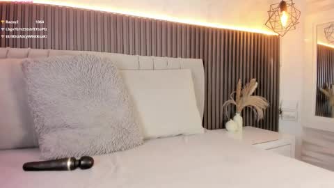 SHANON online show from November 21, 2025, 7:12 pm