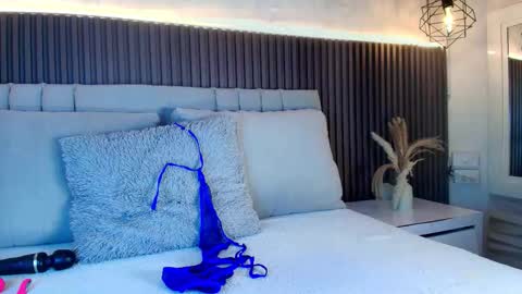 Snapshot of shanonclark chatting on February 9, 2026, 7:18 pm SHANON online show from February 9, 2026, 7:18 pm