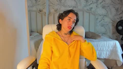 Shantal online show from November 1, 2025, 3:52 am