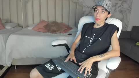 Shantal online show from November 23, 2025, 4:23 am