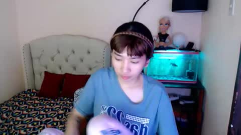 SHANTA FOX  s online show from December 5, 2025, 2:03 pm