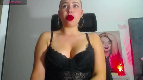 Snapshot of shantalhot69 chatting on December 14, 2024, 9:24 pm Shantal online show from December 14, 2024, 9:24 pm