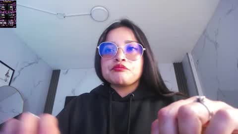 Shantall online show from October 17, 2025, 9:39 pm