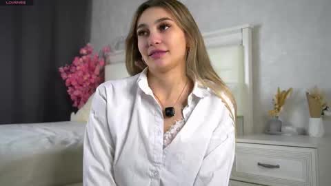 Snapshot of shararubert chatting on February 16, 2026, 11:39 am Ellysa and Mila online show from February 16, 2026, 11:39 am