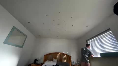 Snapshot of sharksboy16 chatting on January 2, 2025, 1:51 pm Sharksboy online show from January 2, 2025, 1:51 pm