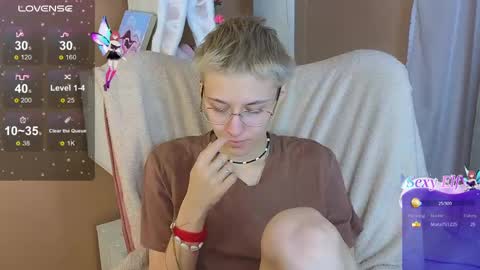 Snapshot of sharli_rose chatting on February 23, 2025, 3:18 pm Sharli online show from February 23, 2025, 3:18 pm