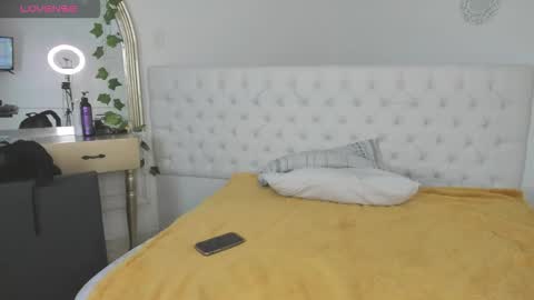 Sharlot online show from January 12, 2026, 12:10 pm