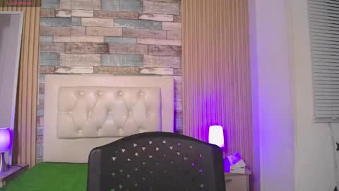 Sharlot online show from June 5, 2026, 6:52 am