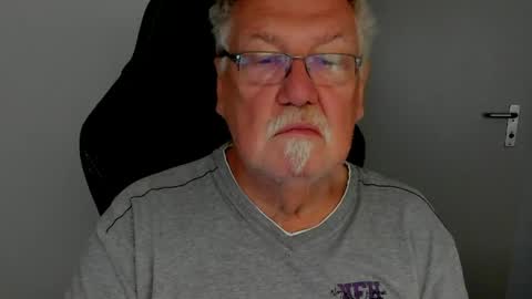sharlots_pet online show from April 28, 2026, 9:47 am